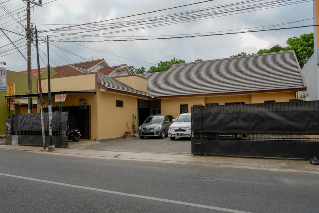 Reddoorz Near Living Plaza Purwokerto Hotel Exterior photo