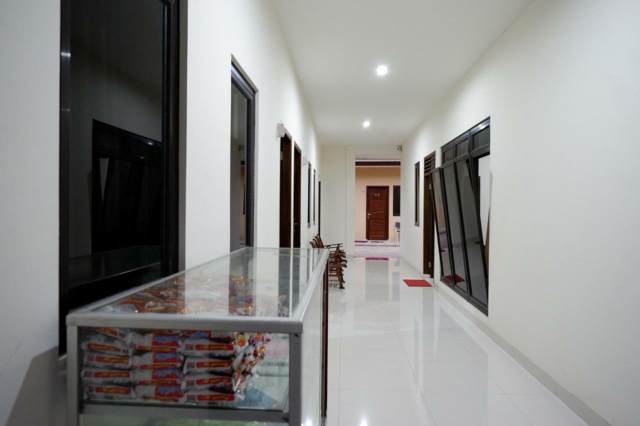 Reddoorz Near Living Plaza Purwokerto Hotel Exterior photo